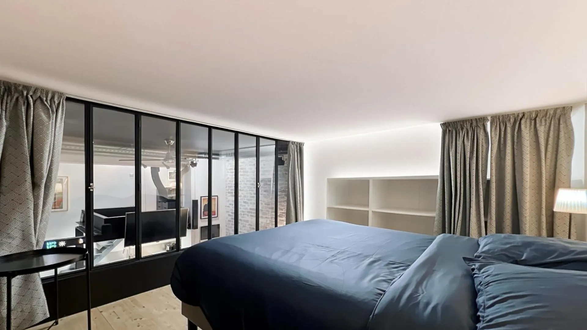 Charming Atypical Apartment - Gare De L'Est Paris France