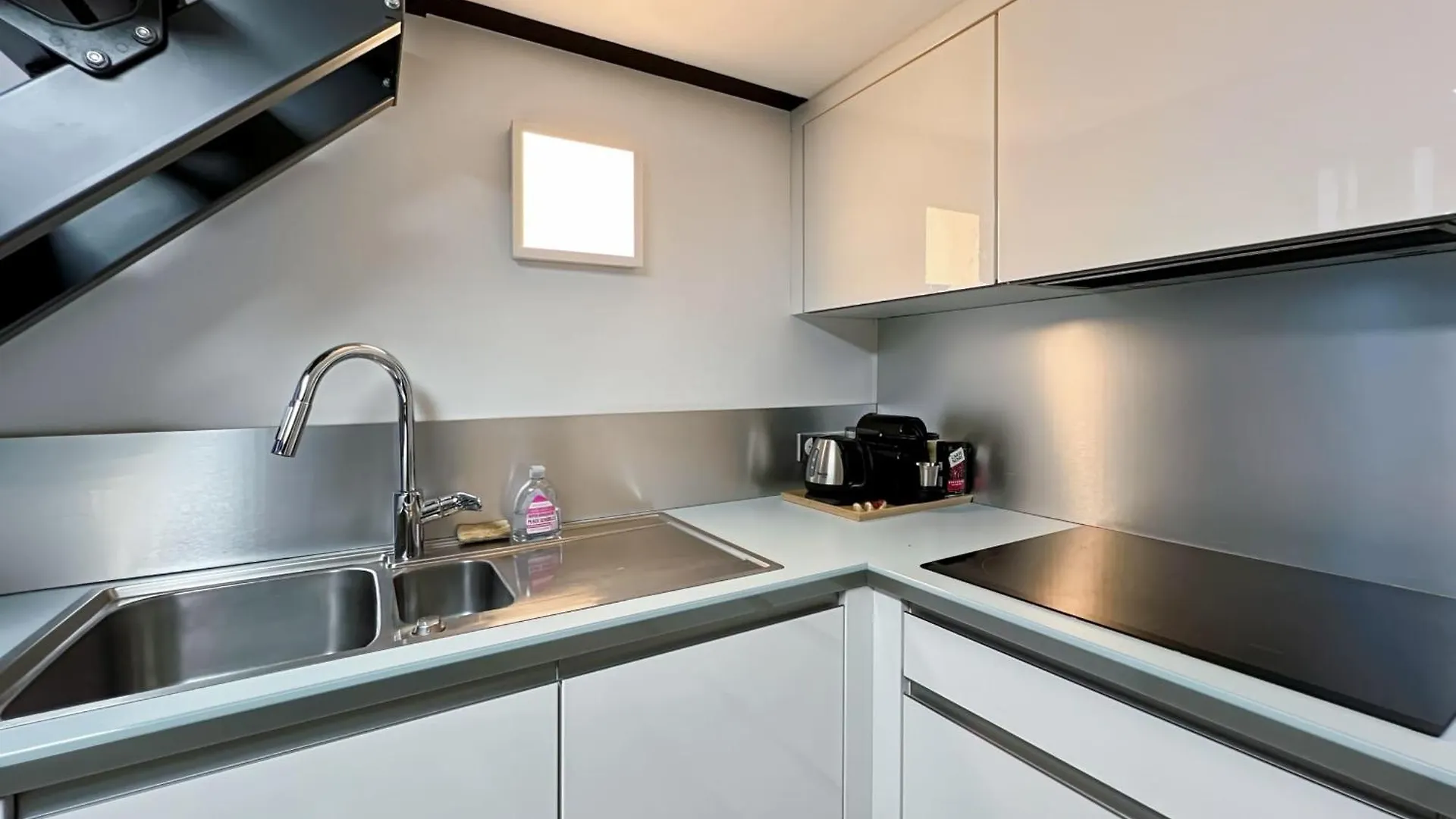 Charming Atypical Apartment - Gare De L'Est Paris