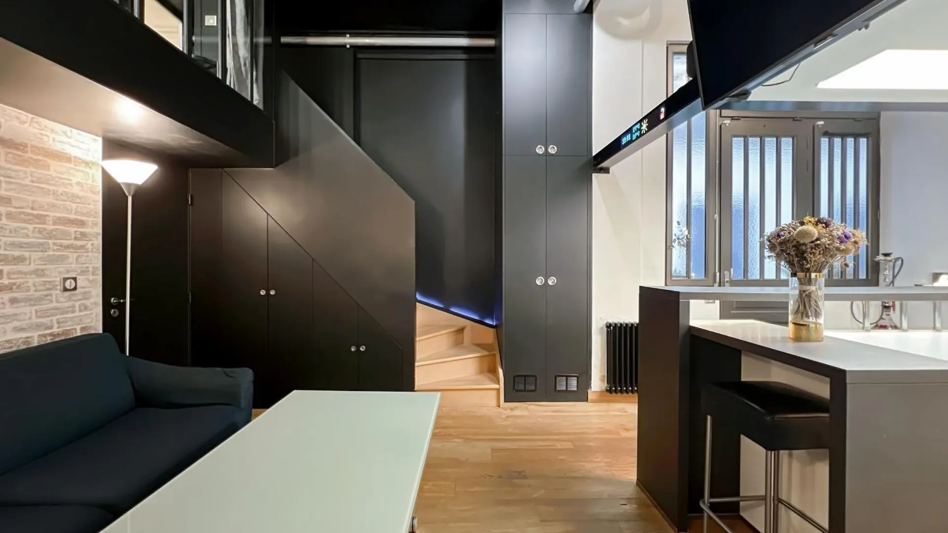 Charming Atypical Apartment - Gare De L'Est Paris France